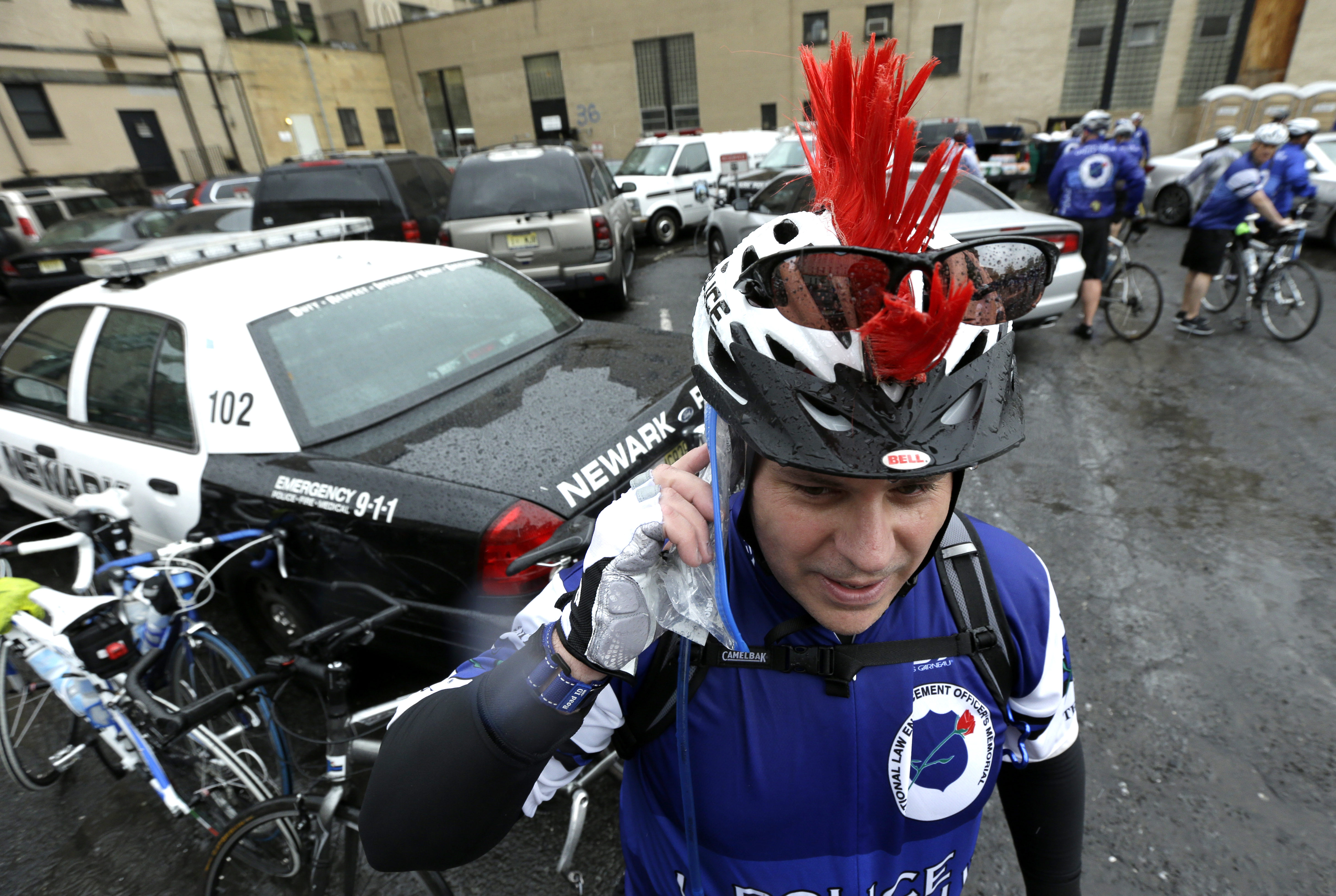 Cities and states try to crack down on distracted bicycling, image size:4848x3252