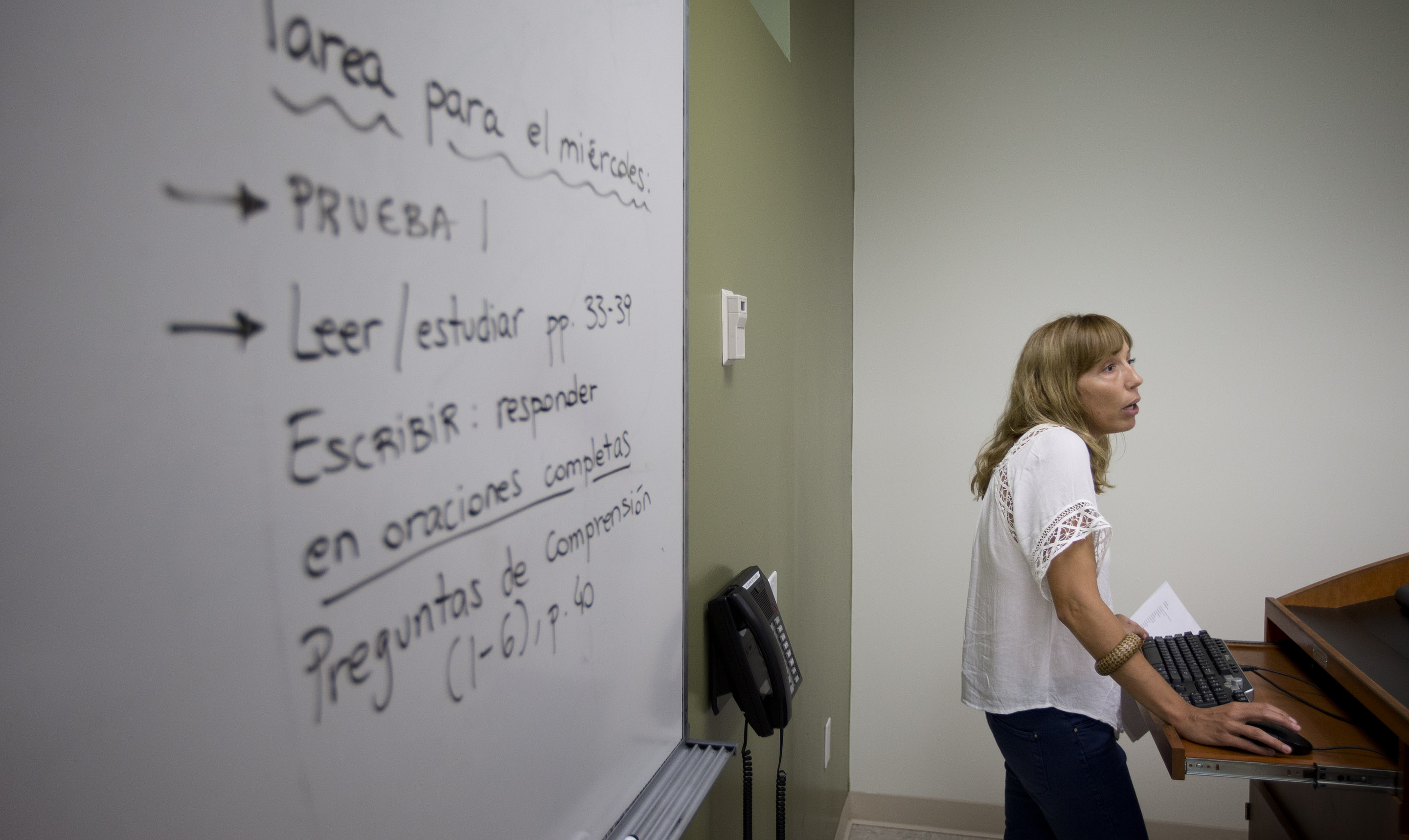 Newsela Lovers Of Spanish Language Meet To Decide On New Words For Dictionary