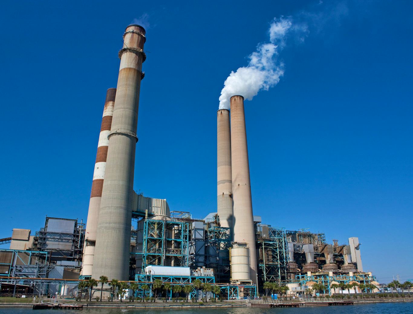 advantages of fossil fuel power stations