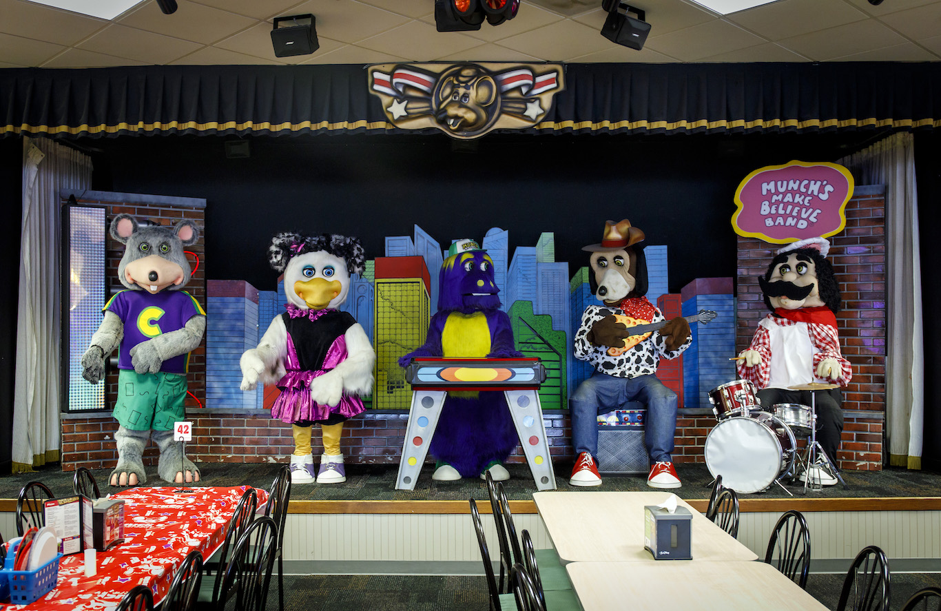 Newsela - Chuck E. Cheese's says the kids are alright without its  animatronic band
