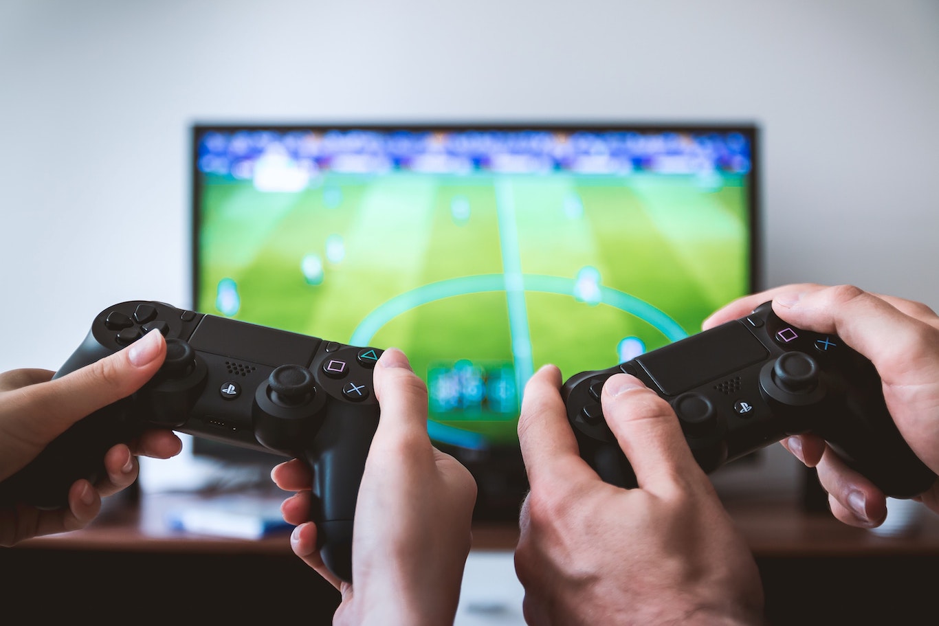 Newsela - Veterans Affairs sees health benefits for soldiers who play video  games