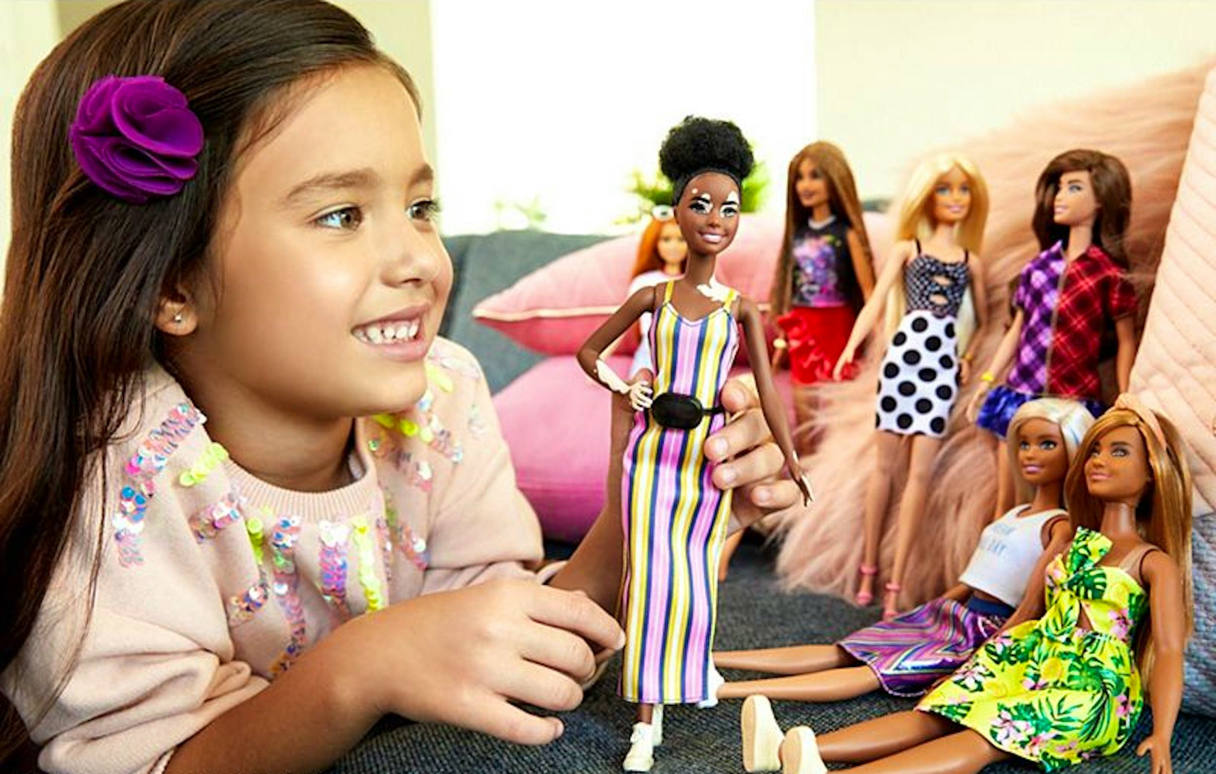 Куклы какие играют девочки. Кукла Барби с витилиго. Барби фашионистас 135. Mattel Barbie витилиго. Барби с витилиго.